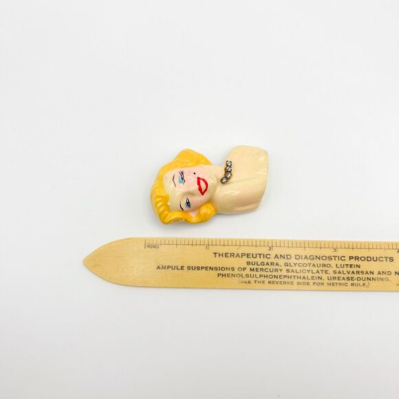 Signed 1988 Marilyn Monroe Brooch Hand Painted Clay Embellished with Crystals - Picture 6 of 7